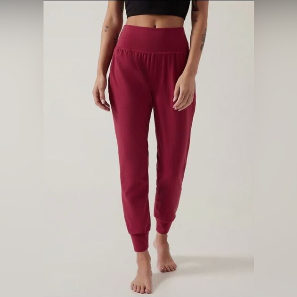 Athleta salutation joggers